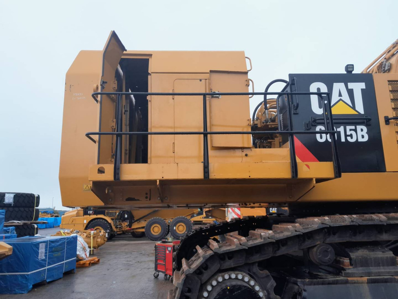 CAT 6015B - Lánctalpas kotró: 4 kép. CAT 6015B - Lánctalpas kotró: 4 kép.