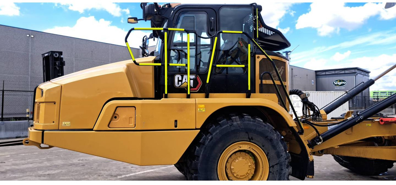 CAT 730 - Csuklós dömper: 5 kép. CAT 730 - Csuklós dömper: 5 kép.