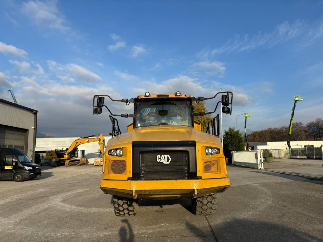 CAT 730 - Csuklós dömper: 1 kép. CAT 730 - Csuklós dömper: 1 kép.
