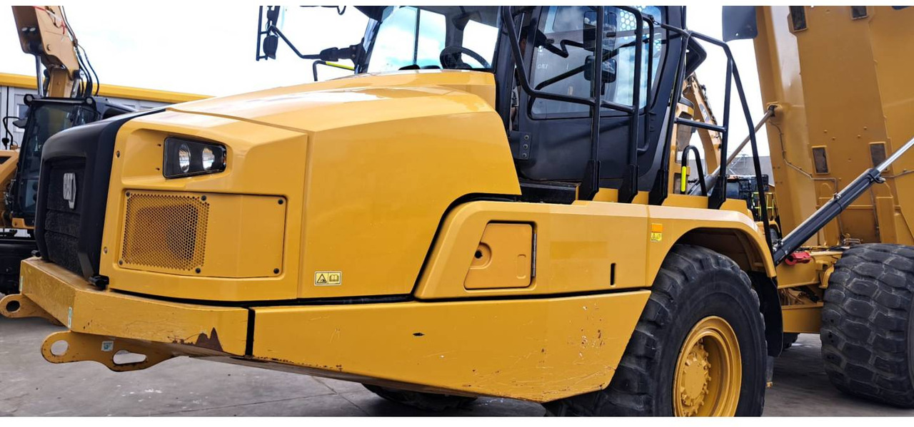 CAT 730 - Csuklós dömper: 4 kép. CAT 730 - Csuklós dömper: 4 kép.
