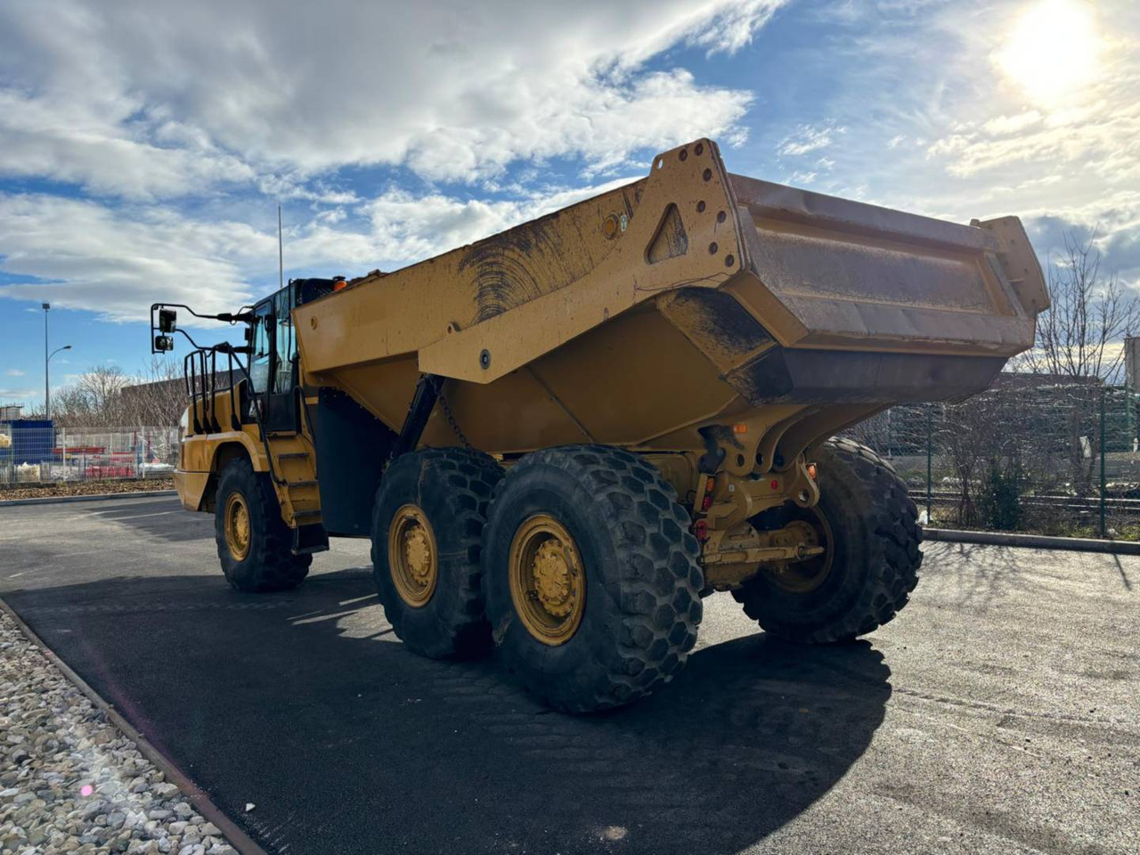 CAT 730 - Csuklós dömper: 4 kép. CAT 730 - Csuklós dömper: 4 kép.