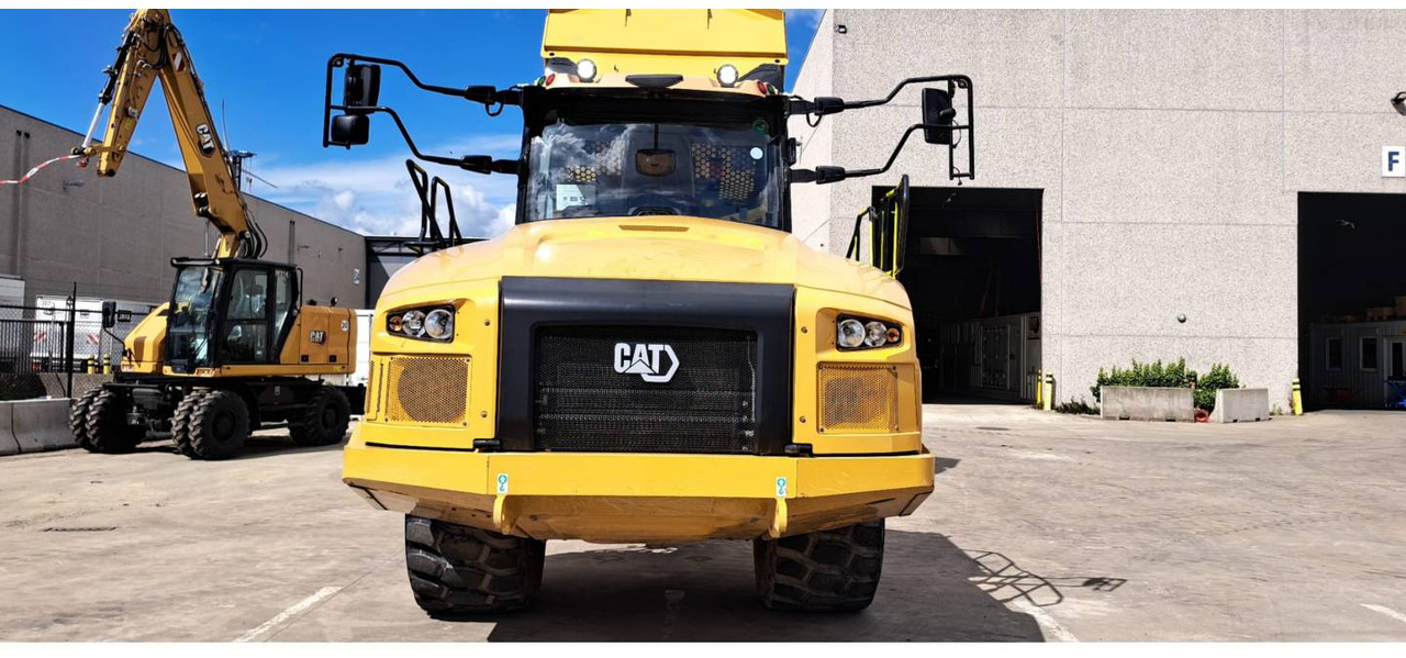 CAT 730 - Csuklós dömper: 3 kép. CAT 730 - Csuklós dömper: 3 kép.