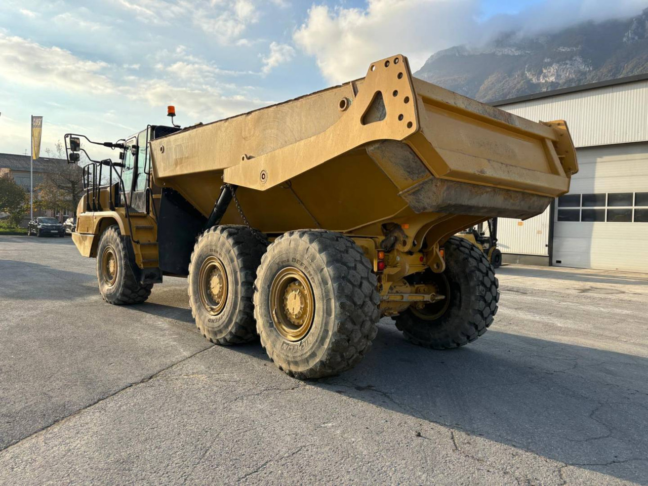 CAT 730 - Csuklós dömper: 5 kép. CAT 730 - Csuklós dömper: 5 kép.