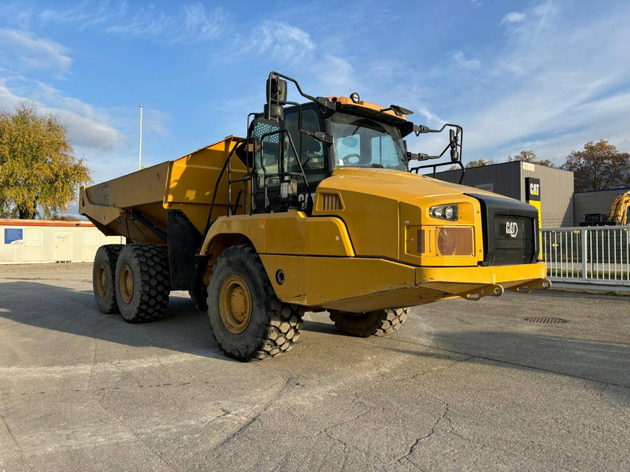 CAT 730 - Csuklós dömper: 3 kép. CAT 730 - Csuklós dömper: 3 kép.