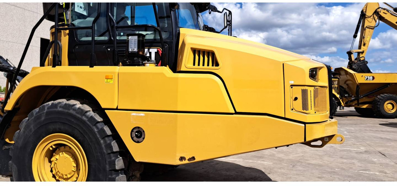 Csuklós dömper CAT 730: 8 kép.