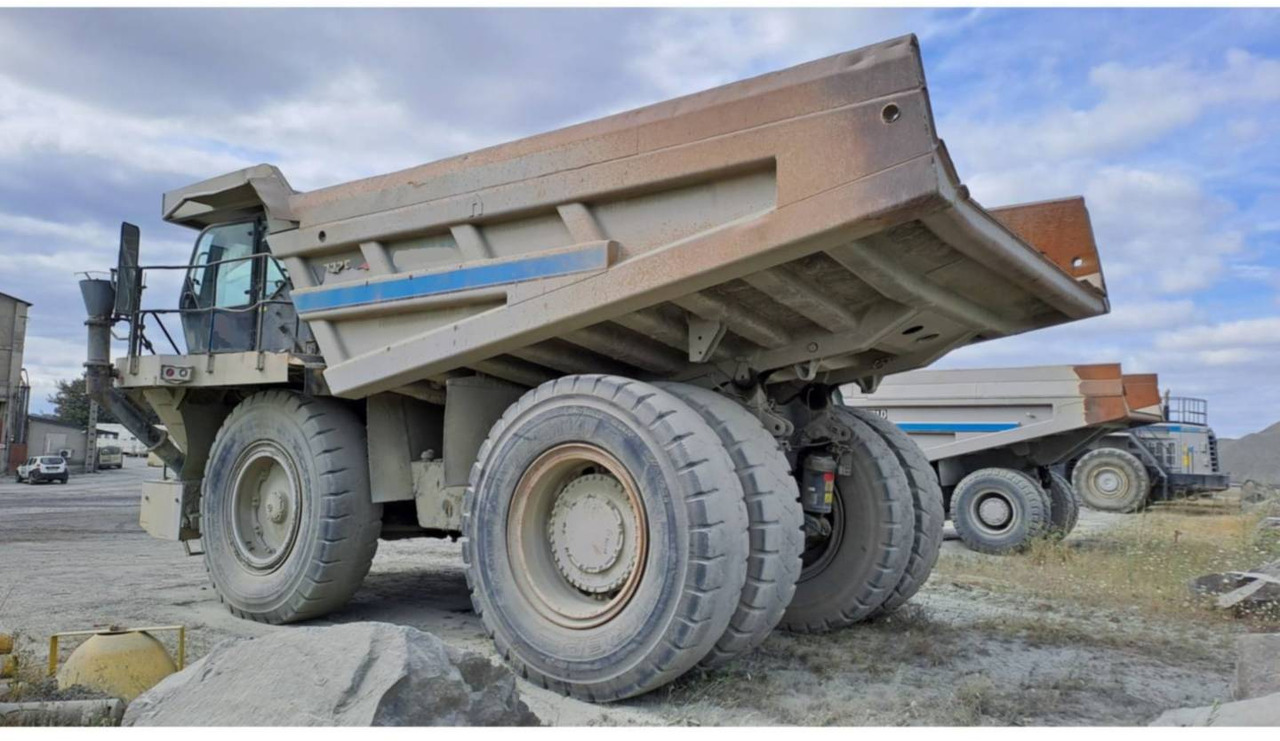 CAT 777F - Bánya teherautó: 4 kép. CAT 777F - Bánya teherautó: 4 kép.