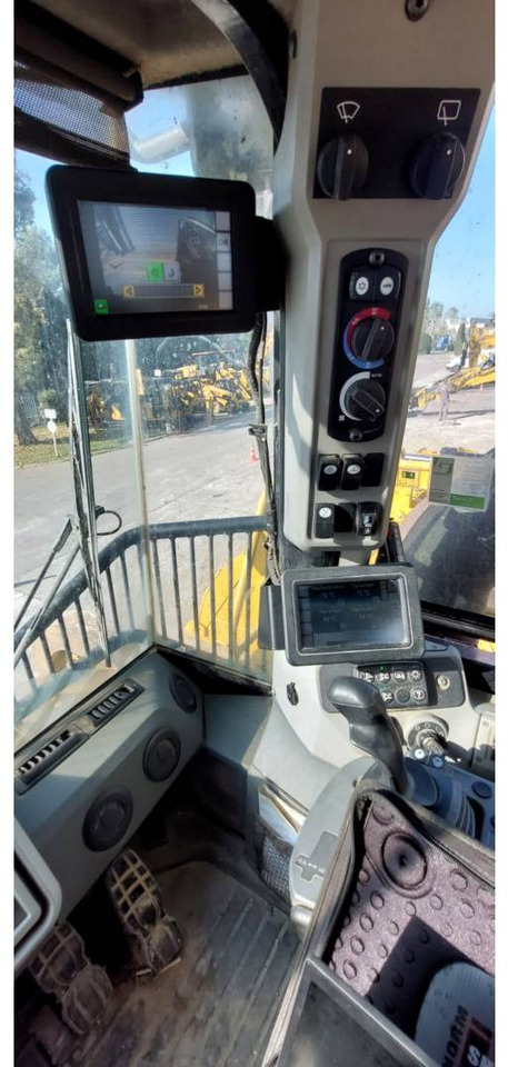 CAT 836K - Buldózer: 4 kép. CAT 836K - Buldózer: 4 kép.
