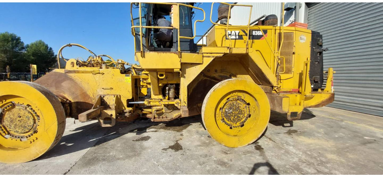 CAT 836K - Buldózer: 3 kép. CAT 836K - Buldózer: 3 kép.