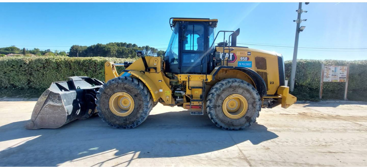 CAT 950 - Gumikerekes homlokrakodó: 3 kép. CAT 950 - Gumikerekes homlokrakodó: 3 kép.
