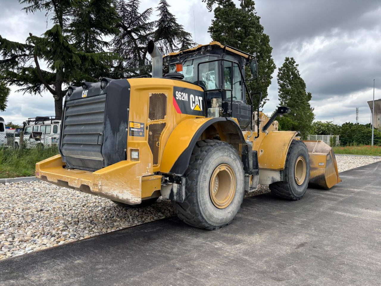 CAT 962M - Gumikerekes homlokrakodó: 4 kép. CAT 962M - Gumikerekes homlokrakodó: 4 kép.