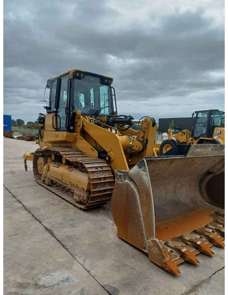 CAT 963 - Lánctalpas homlokrakodó: 2 kép. CAT 963 - Lánctalpas homlokrakodó: 2 kép.