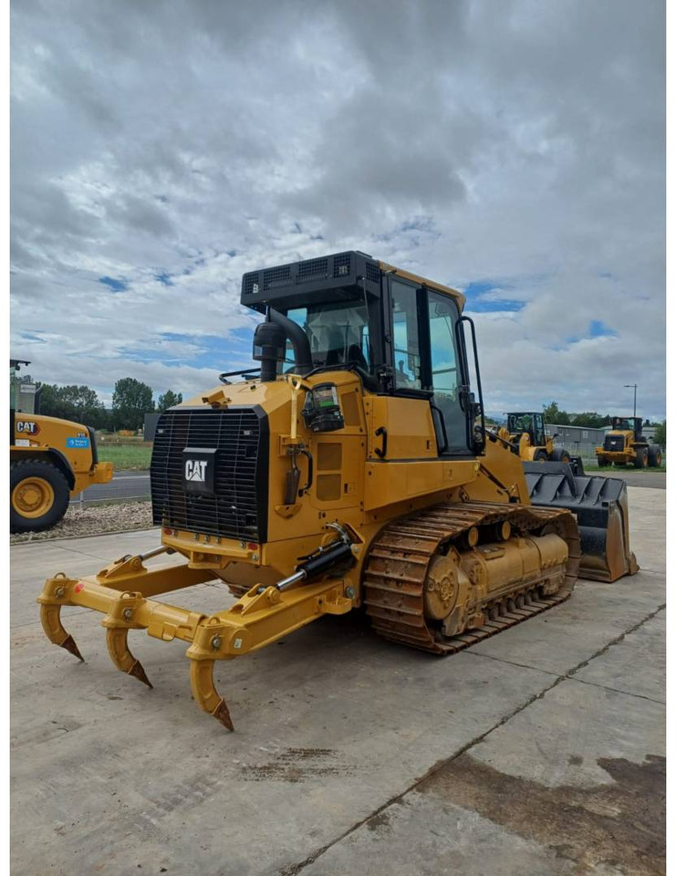 CAT 963 - Lánctalpas homlokrakodó: 3 kép. CAT 963 - Lánctalpas homlokrakodó: 3 kép.