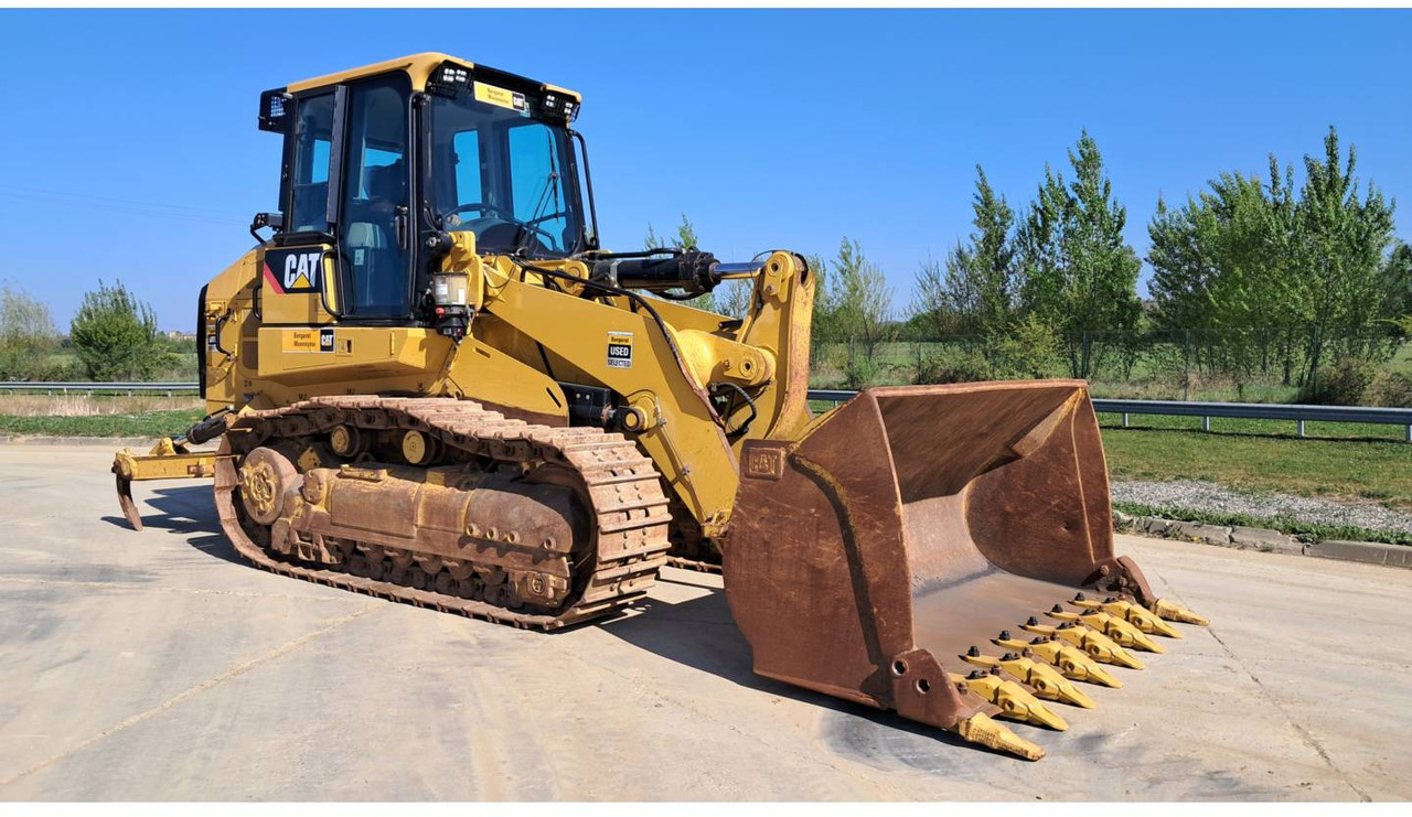 CAT 963K - Lánctalpas homlokrakodó: 2 kép. CAT 963K - Lánctalpas homlokrakodó: 2 kép.