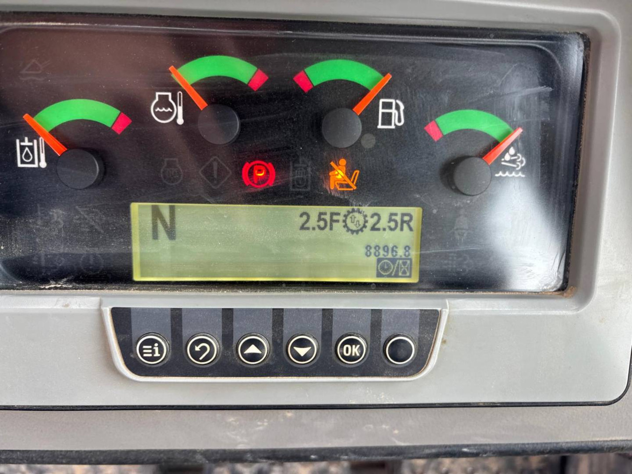 CAT 963K - Lánctalpas homlokrakodó: 5 kép. CAT 963K - Lánctalpas homlokrakodó: 5 kép.