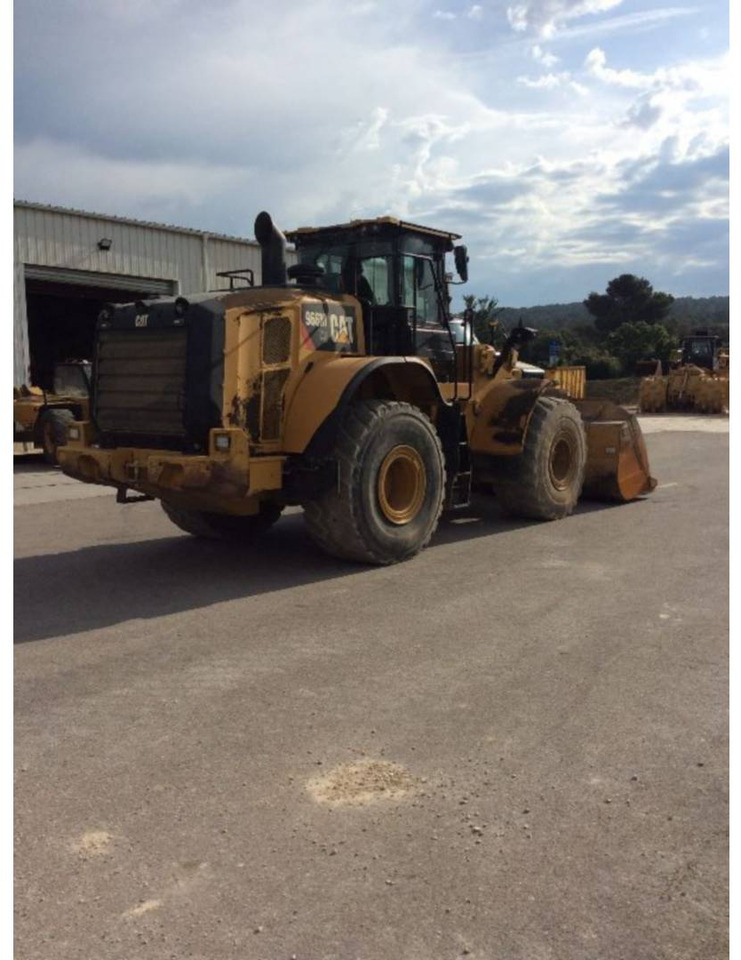 CAT 966M XE - Gumikerekes homlokrakodó: 4 kép. CAT 966M XE - Gumikerekes homlokrakodó: 4 kép.