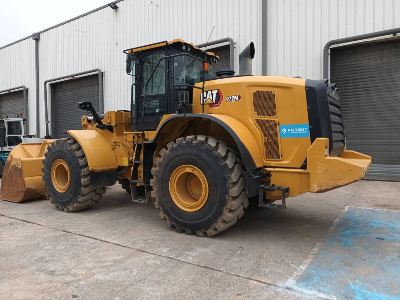 CAT 972M - Gumikerekes homlokrakodó: 4 kép. CAT 972M - Gumikerekes homlokrakodó: 4 kép.