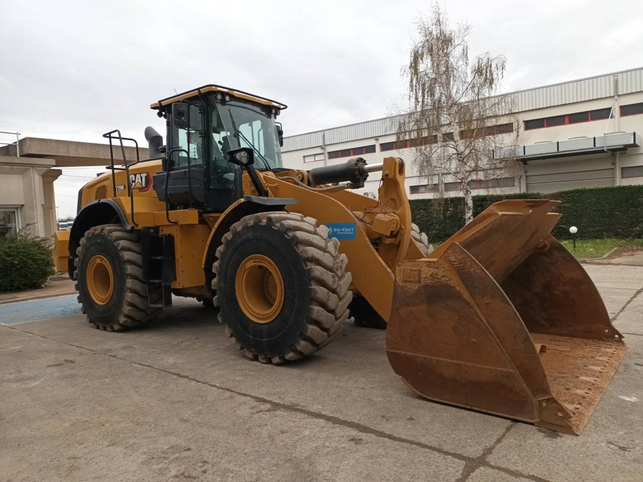 CAT 972M - Gumikerekes homlokrakodó: 2 kép. CAT 972M - Gumikerekes homlokrakodó: 2 kép.