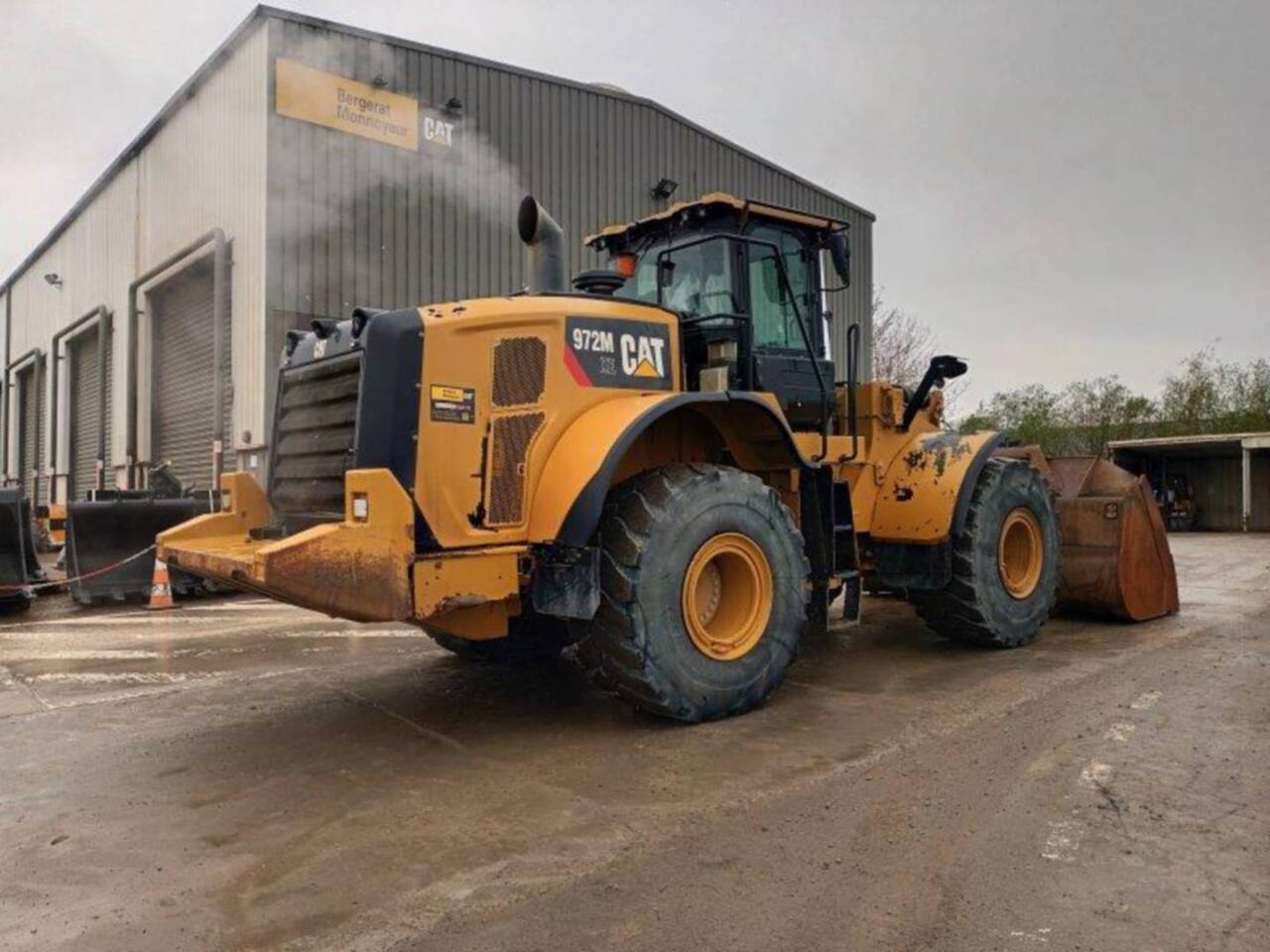 CAT 972M XE - Gumikerekes homlokrakodó: 3 kép. CAT 972M XE - Gumikerekes homlokrakodó: 3 kép.