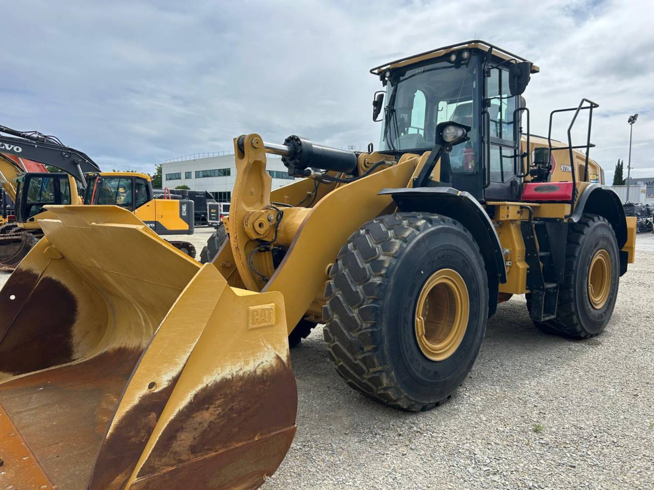 CAT 972M XE - Gumikerekes homlokrakodó: 1 kép. CAT 972M XE - Gumikerekes homlokrakodó: 1 kép.