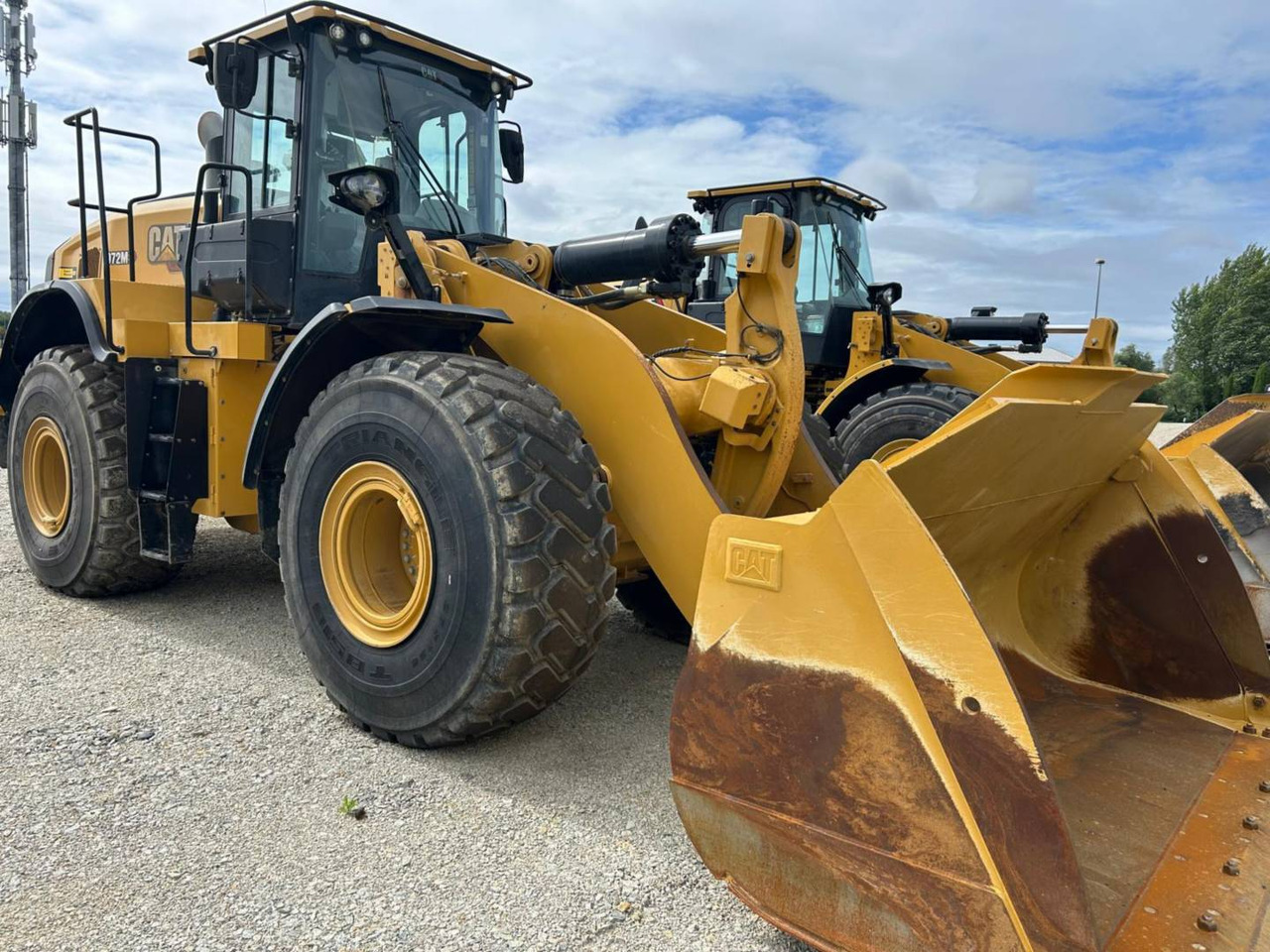 CAT 972M XE - Gumikerekes homlokrakodó: 2 kép. CAT 972M XE - Gumikerekes homlokrakodó: 2 kép.