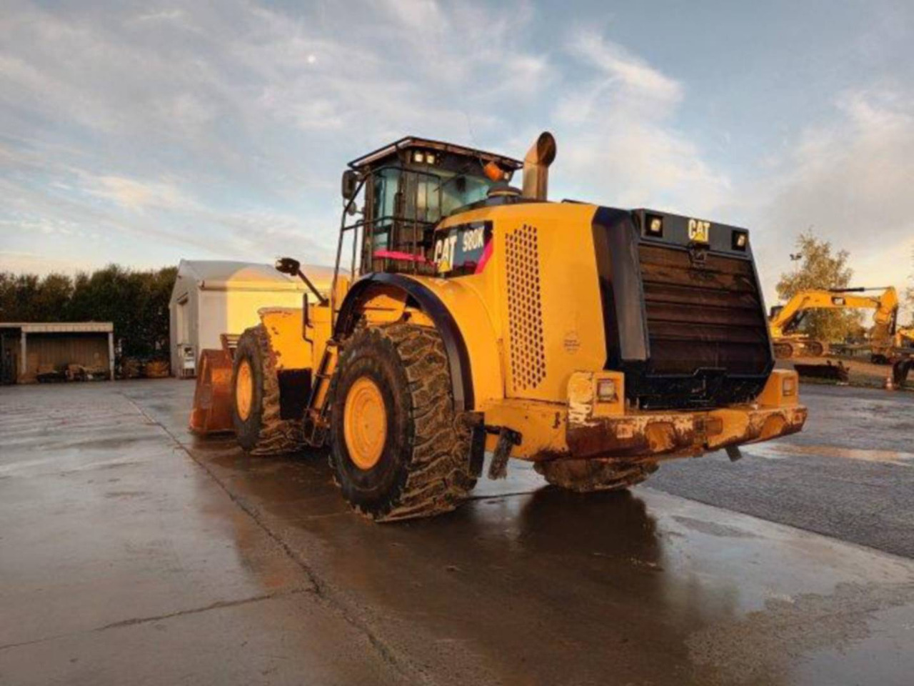 CAT 972M XE - Gumikerekes homlokrakodó: 3 kép. CAT 972M XE - Gumikerekes homlokrakodó: 3 kép.