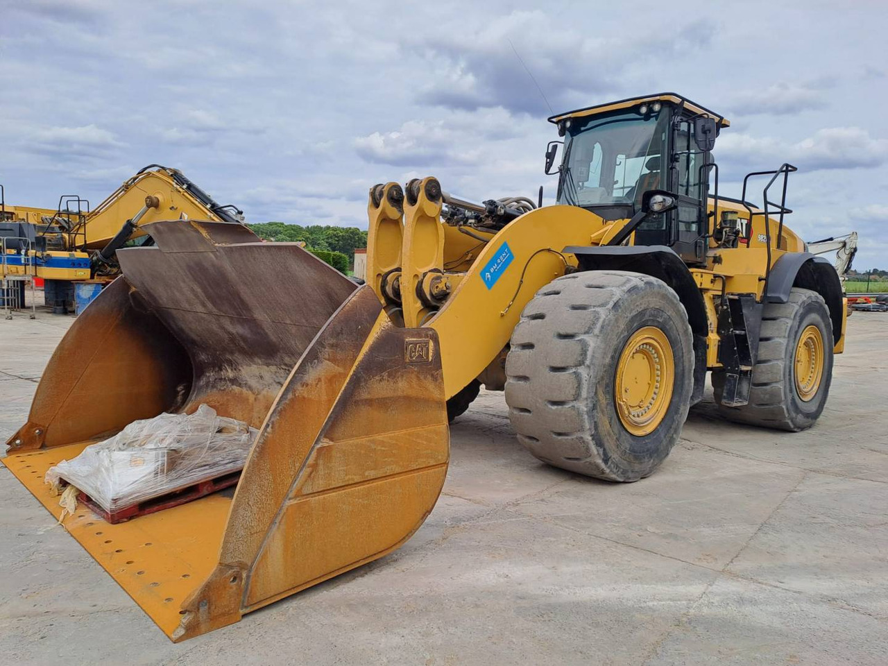 CAT 982M - Gumikerekes homlokrakodó: 1 kép. CAT 982M - Gumikerekes homlokrakodó: 1 kép.