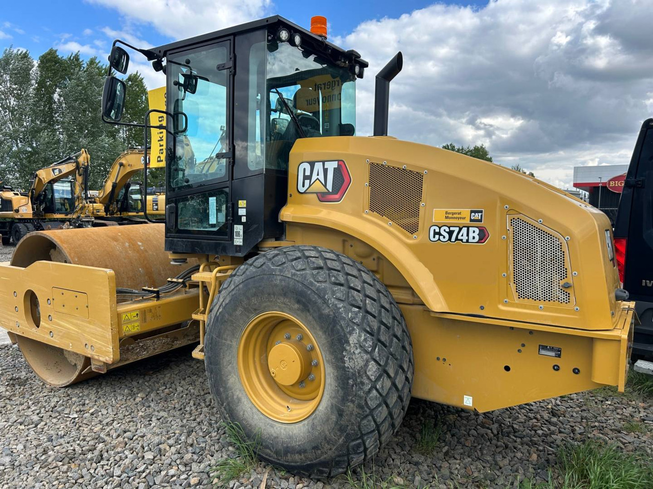 CAT CS74B 4F - Talajtömörítő: 4 kép. CAT CS74B 4F - Talajtömörítő: 4 kép.