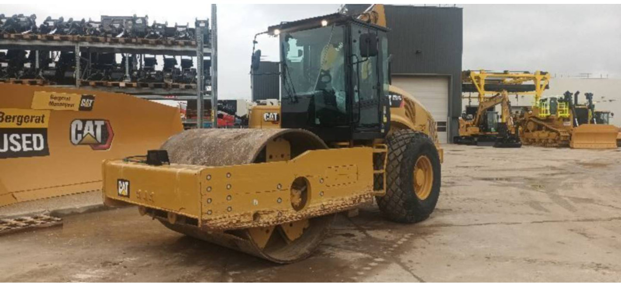 CAT CS74B 4F - Talajtömörítő: 3 kép. CAT CS74B 4F - Talajtömörítő: 3 kép.