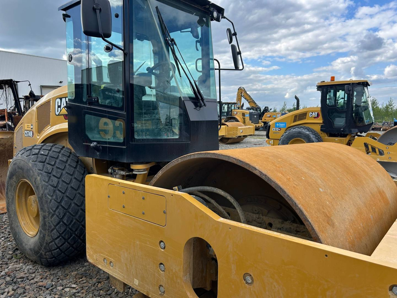 CAT CS74B 4F - Talajtömörítő: 2 kép. CAT CS74B 4F - Talajtömörítő: 2 kép.