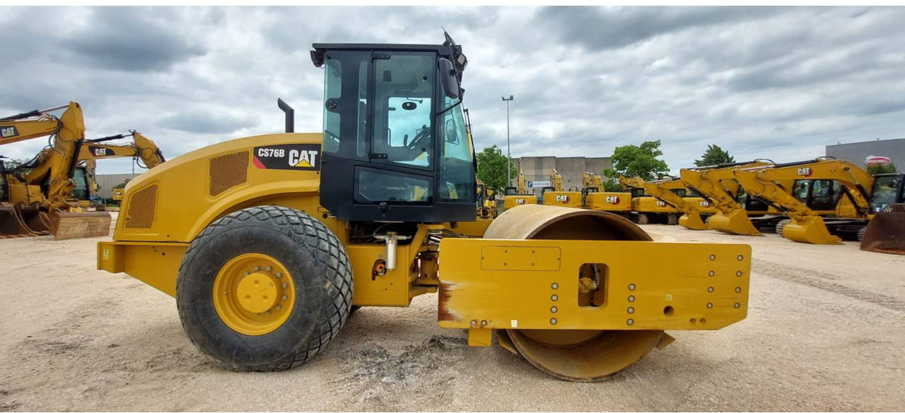 CAT CS76B 4F - Talajtömörítő: 2 kép. CAT CS76B 4F - Talajtömörítő: 2 kép.