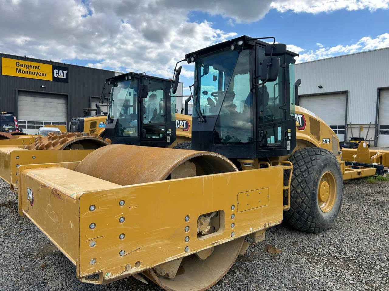 CAT CS76B - Talajtömörítő: 1 kép. CAT CS76B - Talajtömörítő: 1 kép.