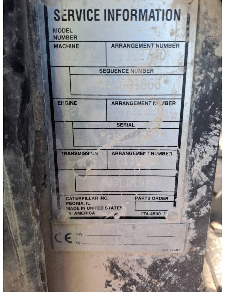 Buldózer CAT D10T: 6 kép. Buldózer CAT D10T: 6 kép.