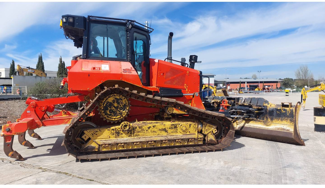 Buldózer CAT D5: 13 kép.