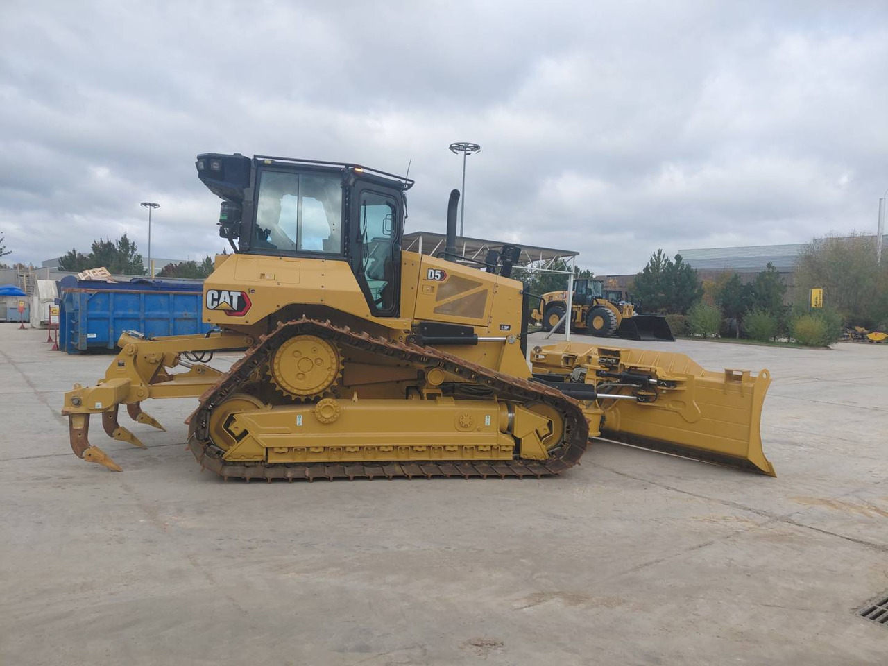 CAT D5 - Buldózer: 5 kép. CAT D5 - Buldózer: 5 kép.