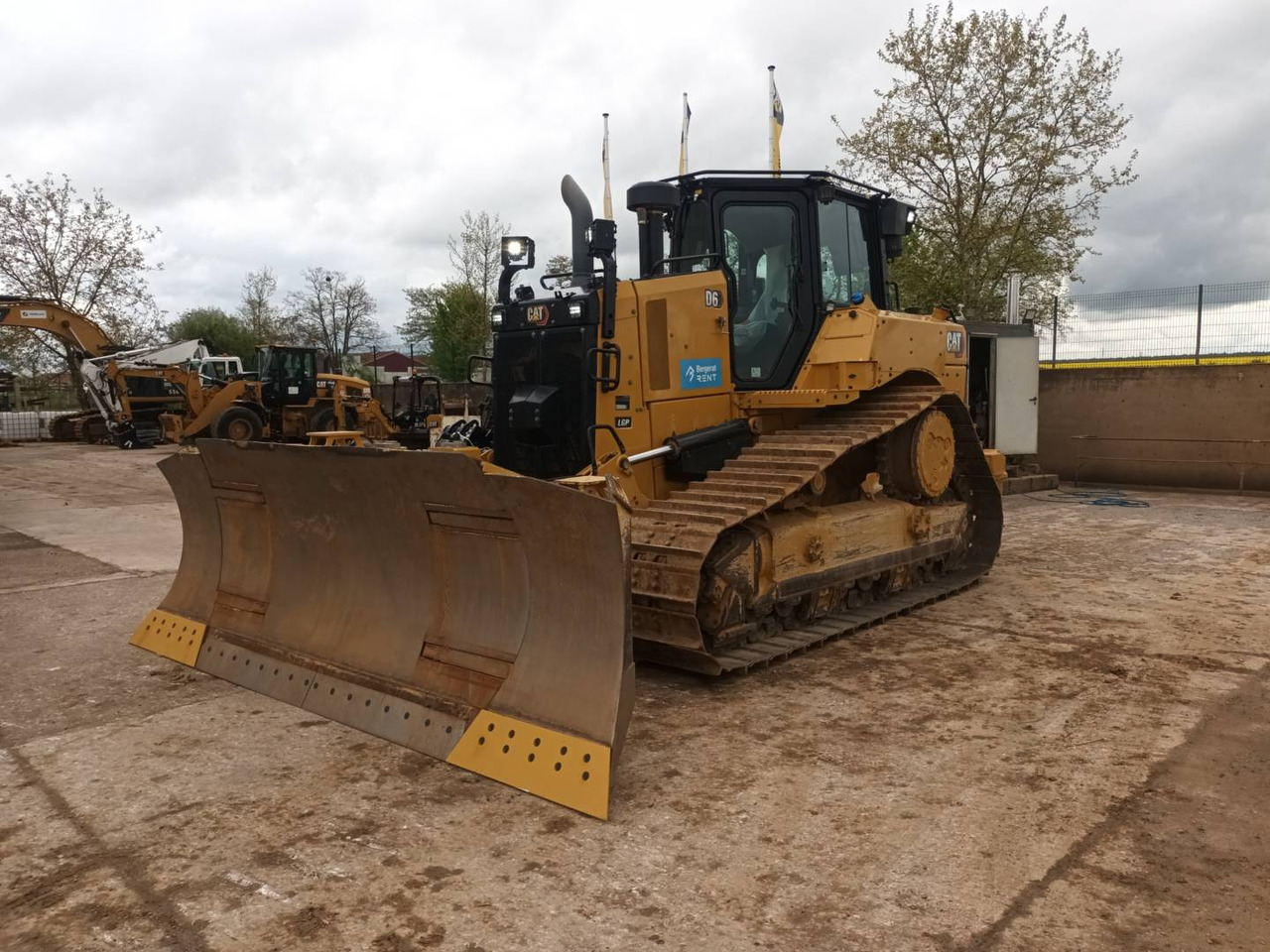 CAT D6 VPAT - Buldózer: 1 kép. CAT D6 VPAT - Buldózer: 1 kép.