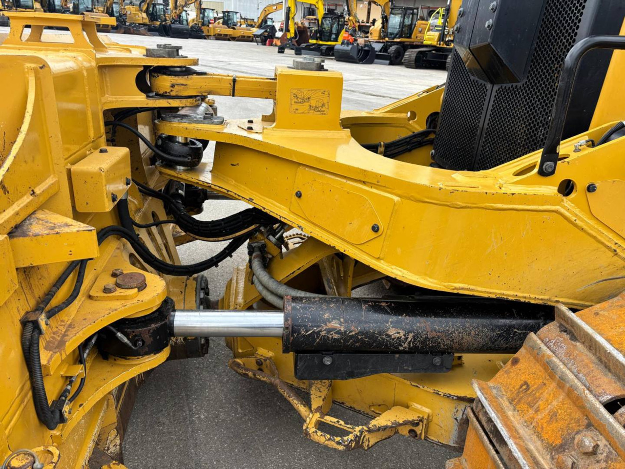 Buldózer CAT D6 VPAT: 13 kép.