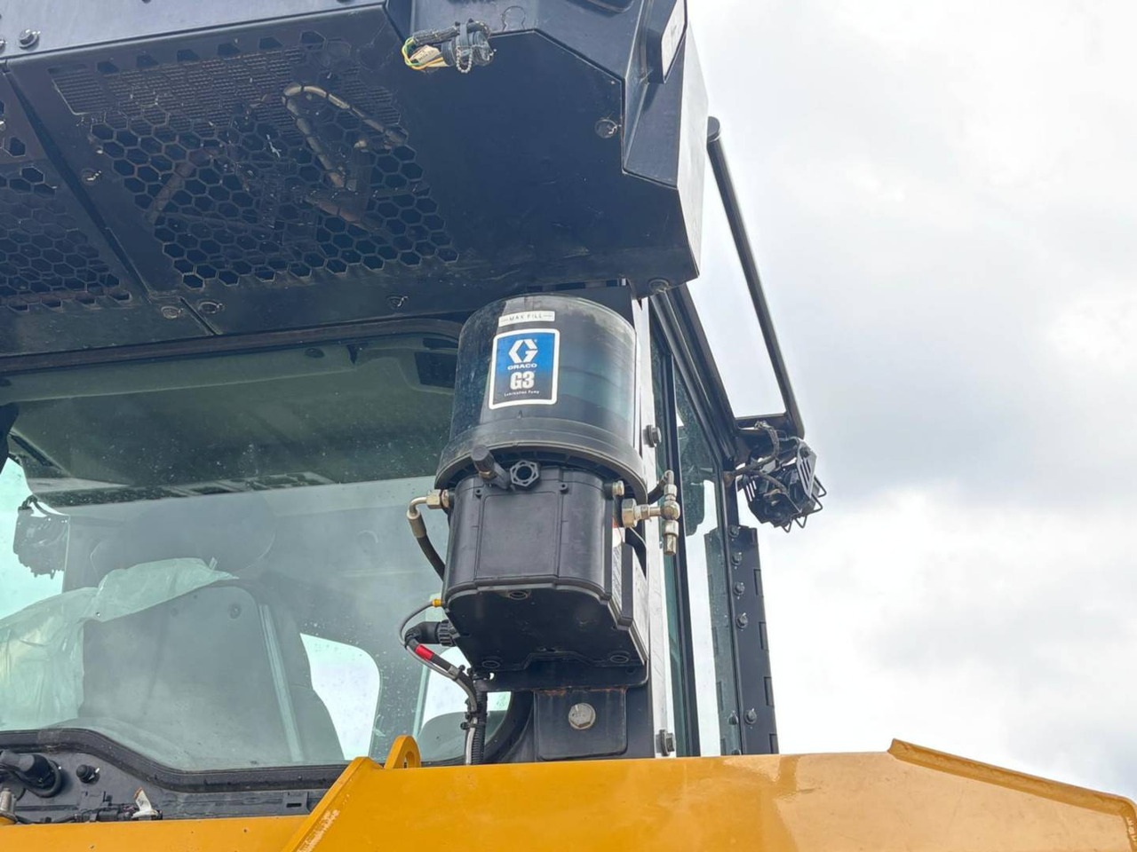 Buldózer CAT D6 VPAT: 21 kép.
