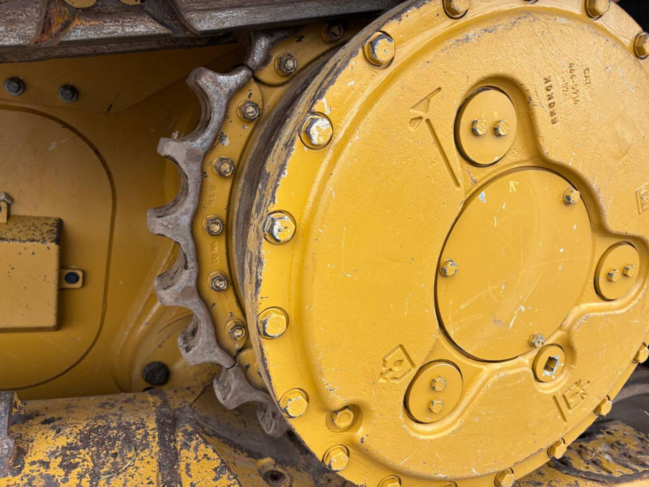 Buldózer CAT D6 VPAT: 15 kép.