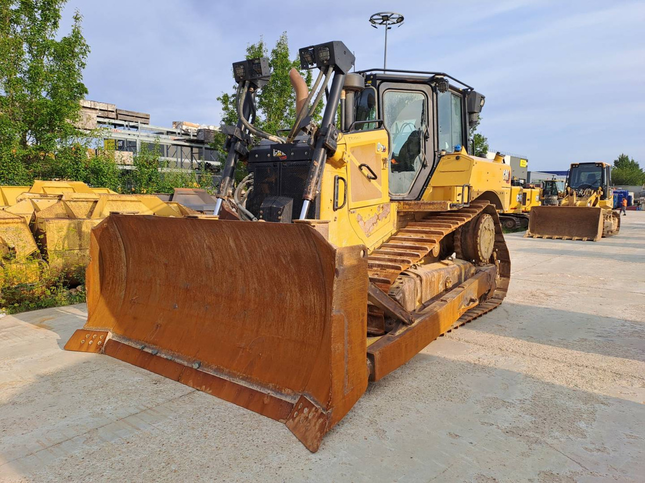 CAT D6 XE - Buldózer: 1 kép. CAT D6 XE - Buldózer: 1 kép.