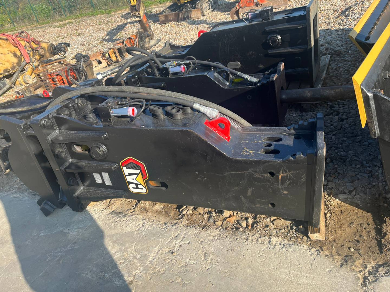 CAT H130GCS/CW40S - Hidraulikus törőfej: 1 kép. CAT H130GCS/CW40S - Hidraulikus törőfej: 1 kép.