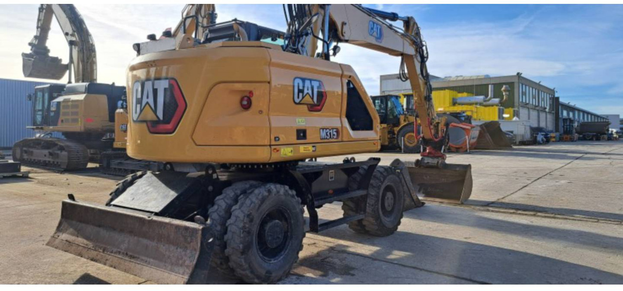 CAT M315-07 - Gumikerekes kotró: 3 kép. CAT M315-07 - Gumikerekes kotró: 3 kép.