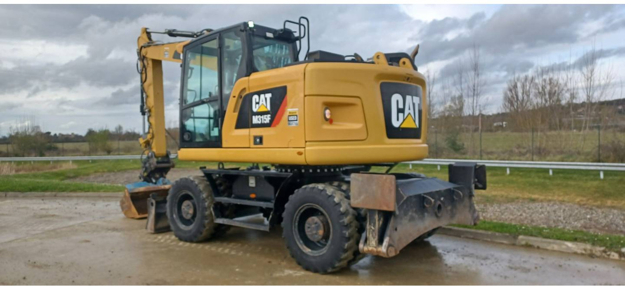CAT M315F IVC - Gumikerekes kotró: 4 kép. CAT M315F IVC - Gumikerekes kotró: 4 kép.