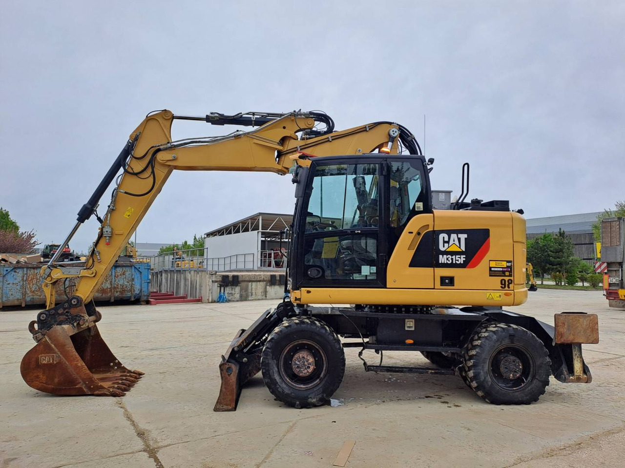 CAT M315F IVC - Gumikerekes kotró: 5 kép. CAT M315F IVC - Gumikerekes kotró: 5 kép.