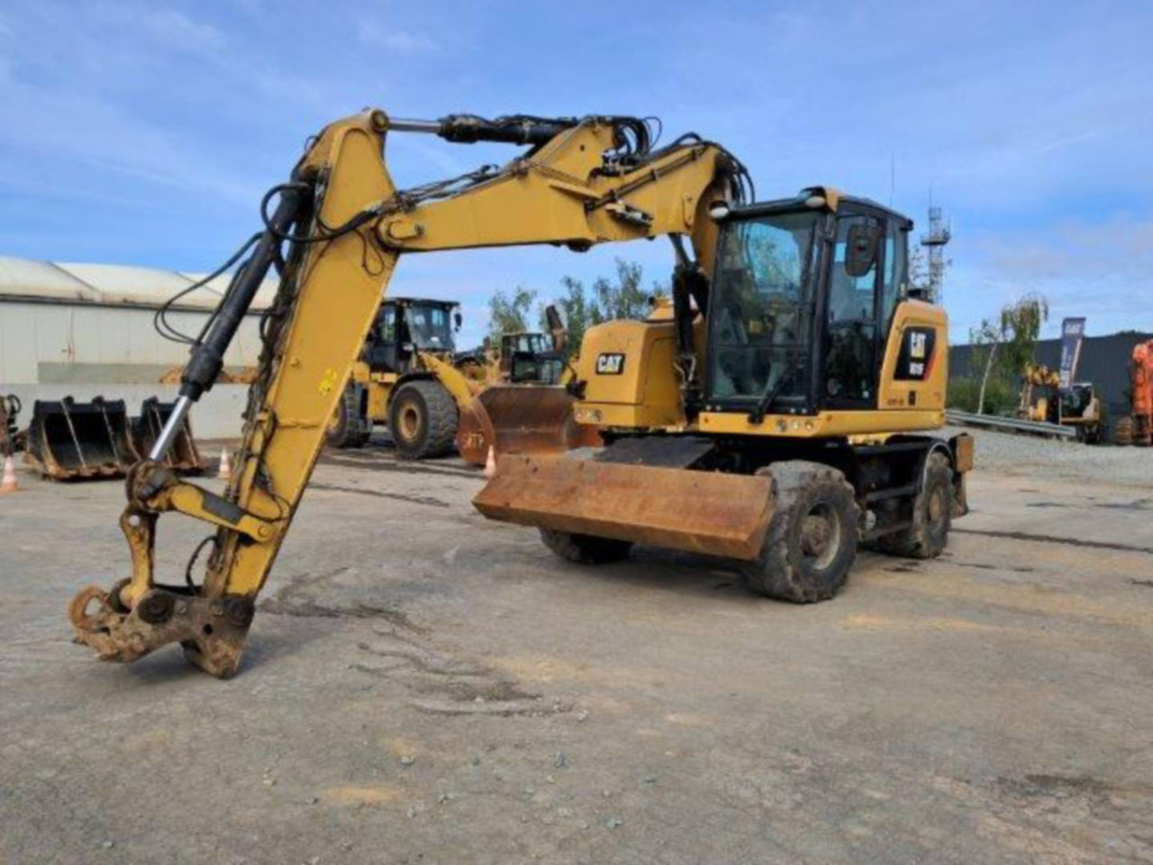 CAT M315F IVC - Gumikerekes kotró: 1 kép. CAT M315F IVC - Gumikerekes kotró: 1 kép.