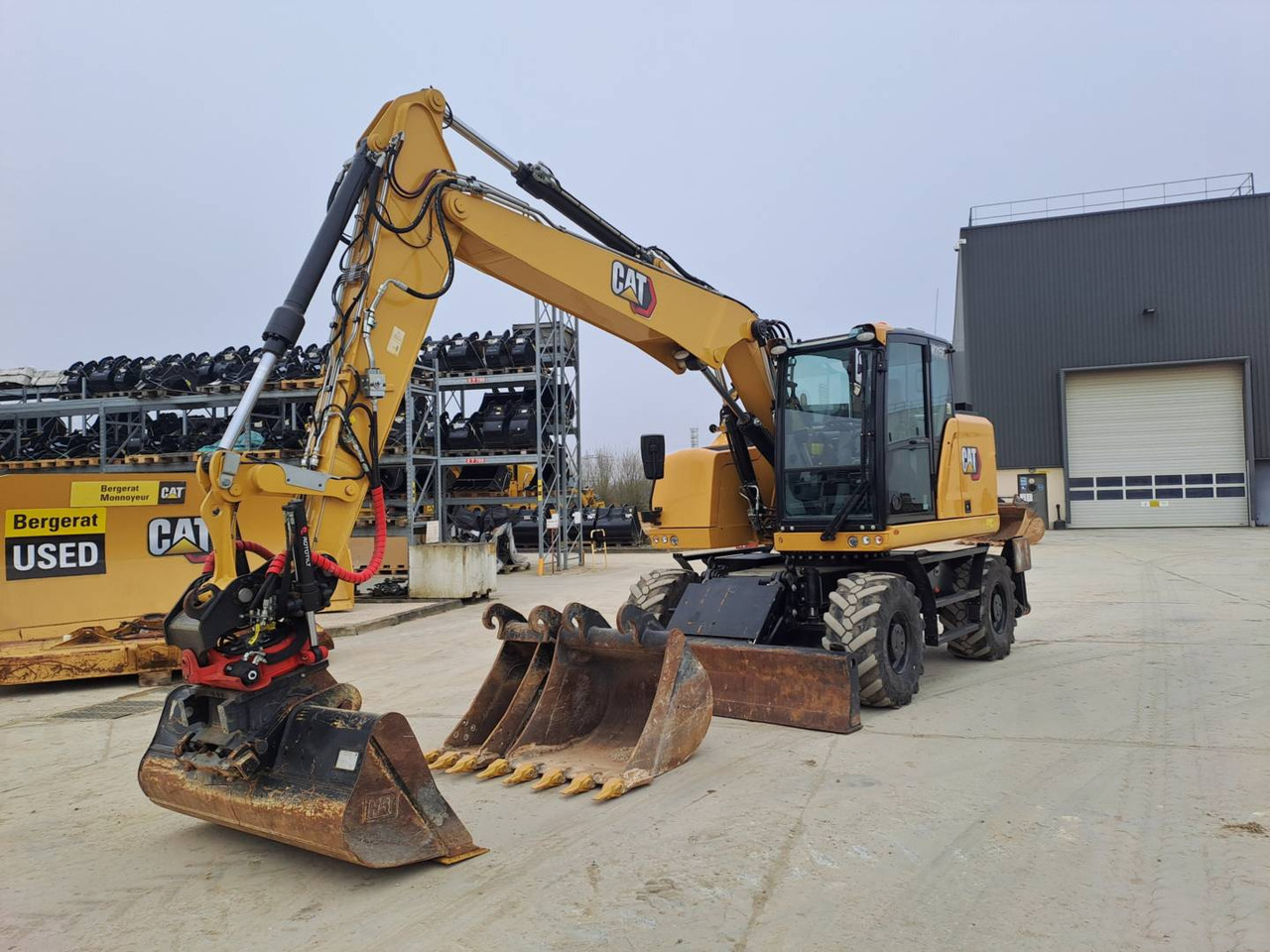 CAT M315F IVC - Gumikerekes kotró: 2 kép. CAT M315F IVC - Gumikerekes kotró: 2 kép.