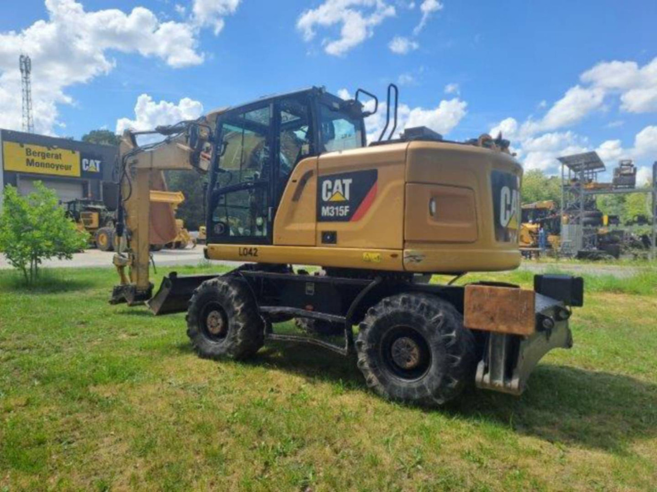 CAT M315F IVC - Gumikerekes kotró: 3 kép. CAT M315F IVC - Gumikerekes kotró: 3 kép.