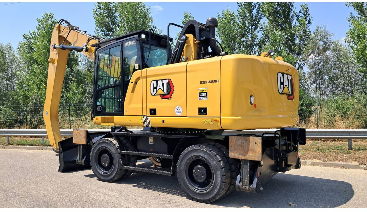 CAT MH3022-1 - Gumikerekes kotró: 4 kép. CAT MH3022-1 - Gumikerekes kotró: 4 kép.