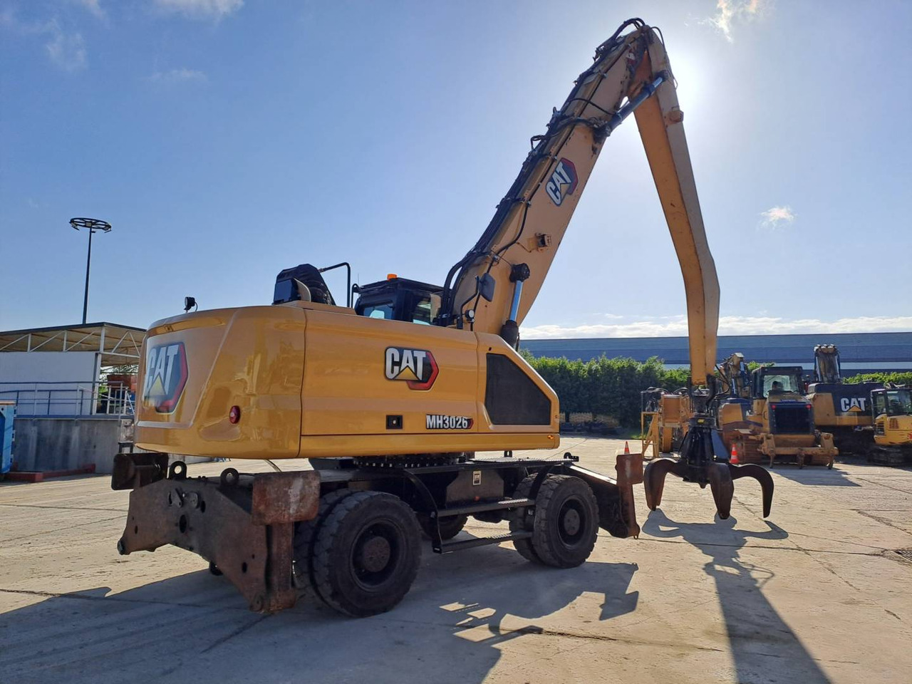 CAT MH3026 - Gumikerekes kotró: 5 kép. CAT MH3026 - Gumikerekes kotró: 5 kép.