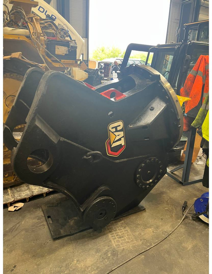 CAT MP345 - Roppantó olló - Építőipari gépek: 2 kép. CAT MP345 - Roppantó olló - Építőipari gépek: 2 kép.