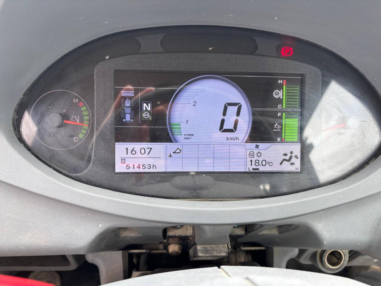 HITACHI ZW370.6 - Gumikerekes homlokrakodó: 5 kép. HITACHI ZW370.6 - Gumikerekes homlokrakodó: 5 kép.